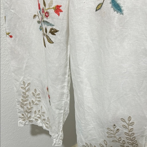 Johnny Was Red and White Cropped Pants with Floral Print - Picture 5 of 5